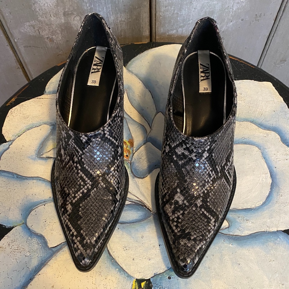 ZARA Faux Snakeskin Bootie Size 8